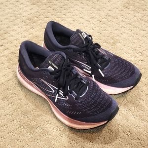 Gently used Women's Brooks Glycerin 19 Running Shoes Size 9